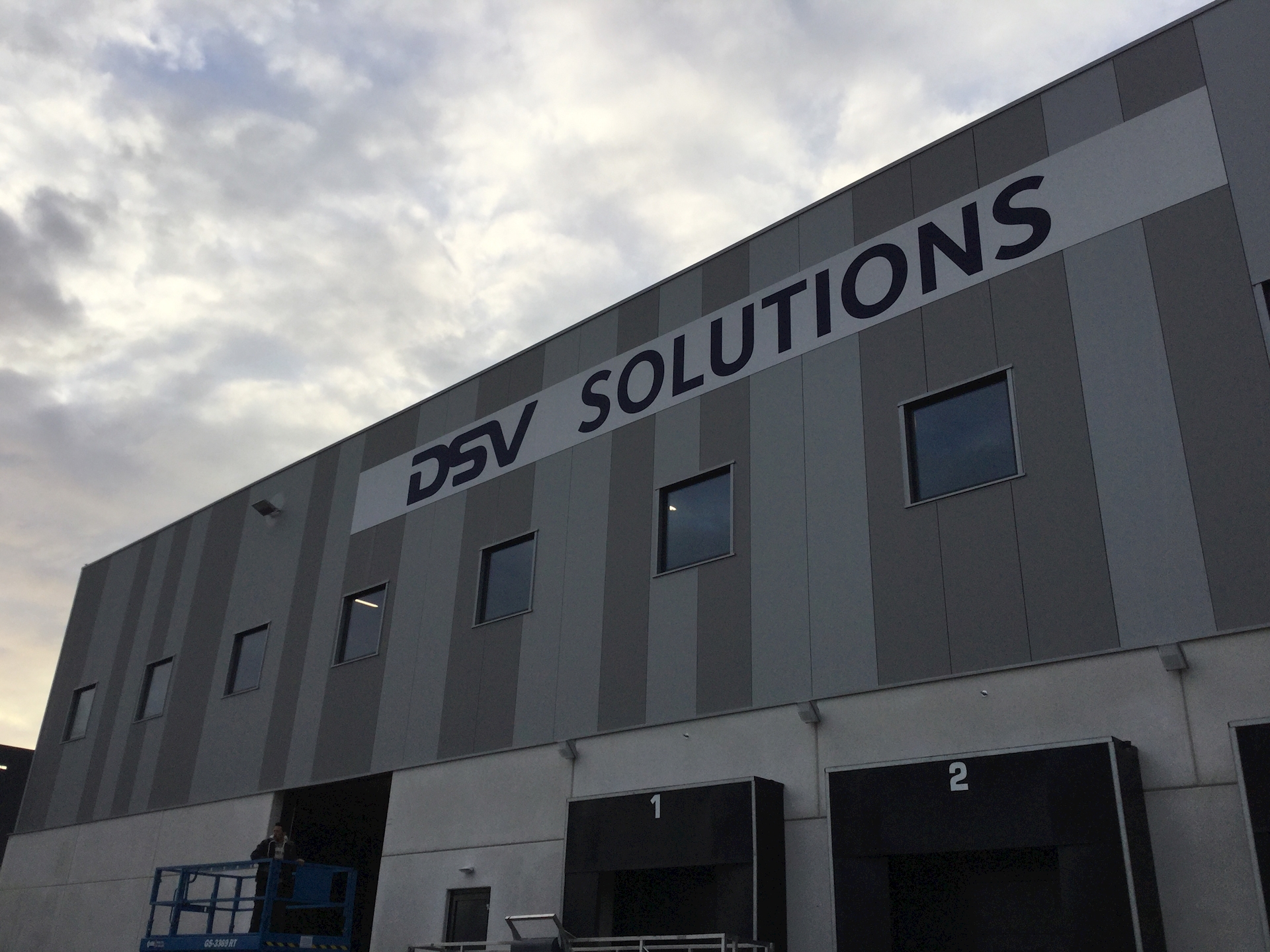 10 DSV logo verwijderen  Venlo.JPG