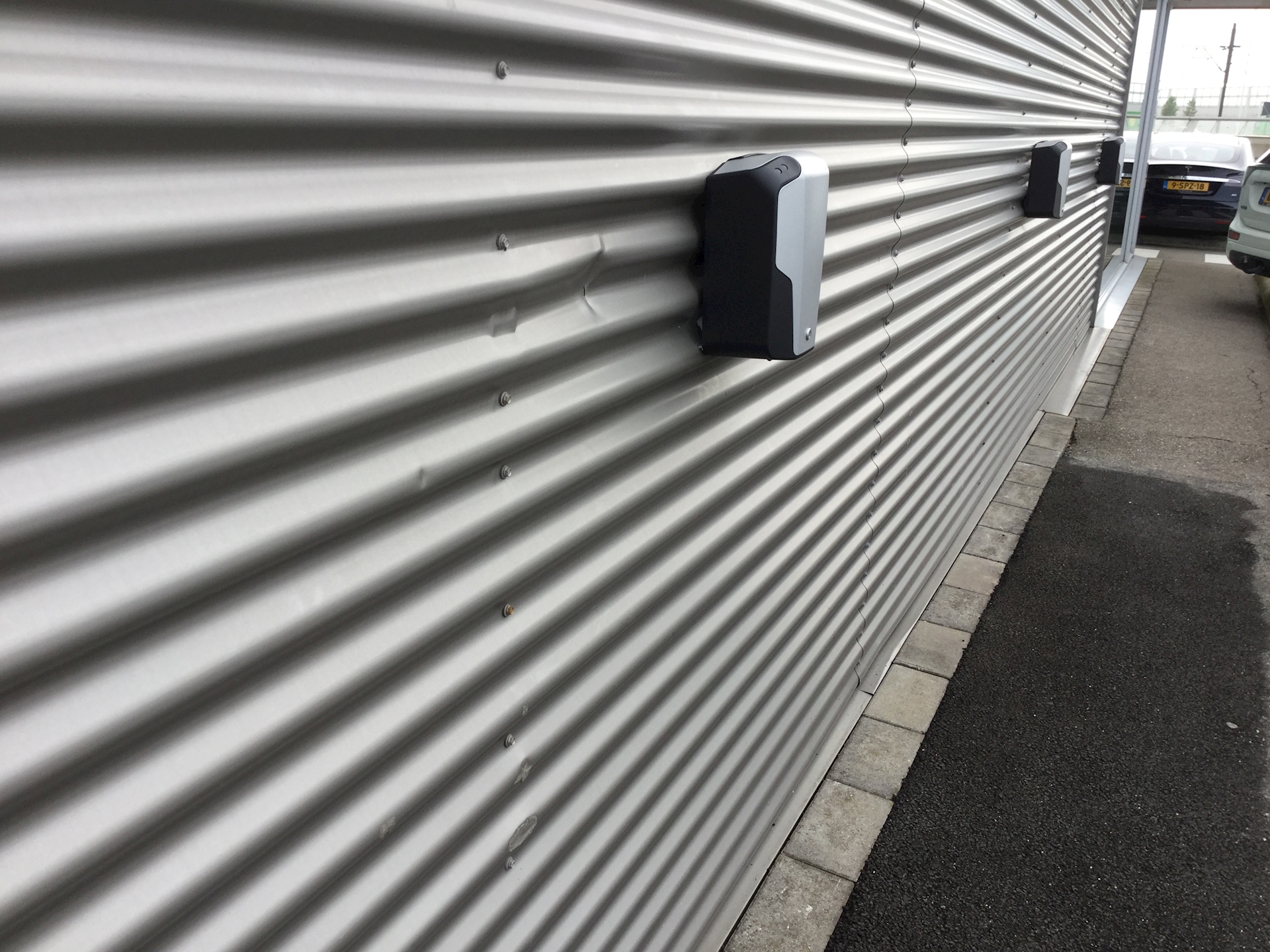 29 scahde tesla aoutgarage ( rotterdam).JPG